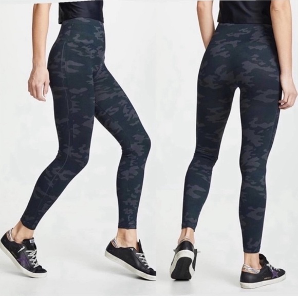 SPANX Look At Me Now Seamless Black Camo Leggings Womens Size Small NWT - Picture 1 of 9